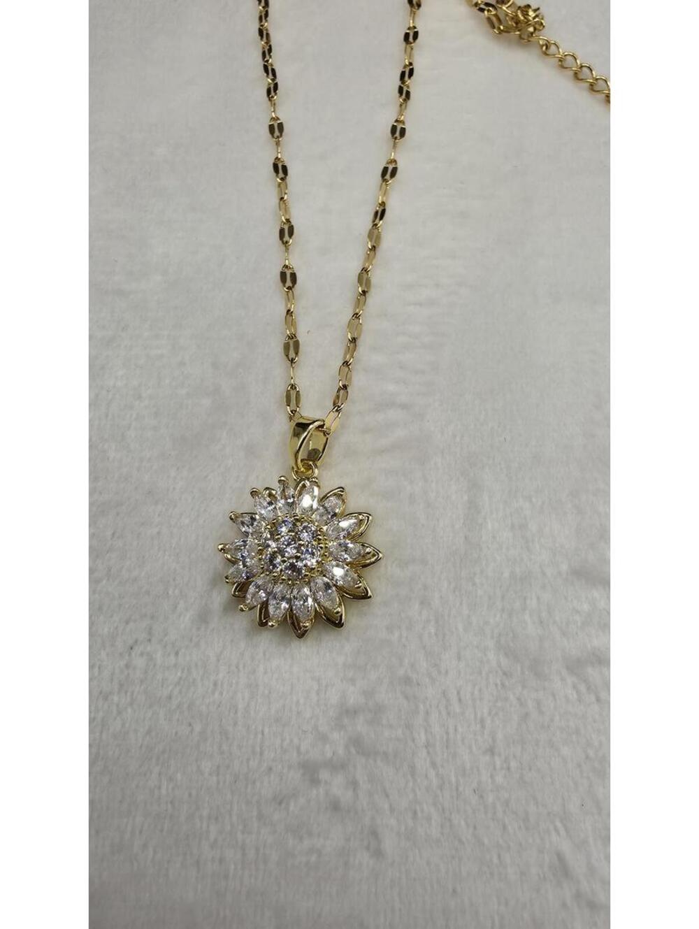 18k Gold Plated Stainless Steel Zirconia Flower Necklace Spinning Fidget